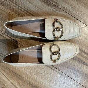 27 EDIT Cream Loafers